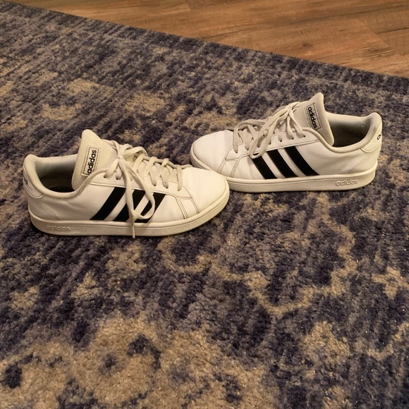 Adidas Superstar Sz 8.5 - Picture 3 of 5